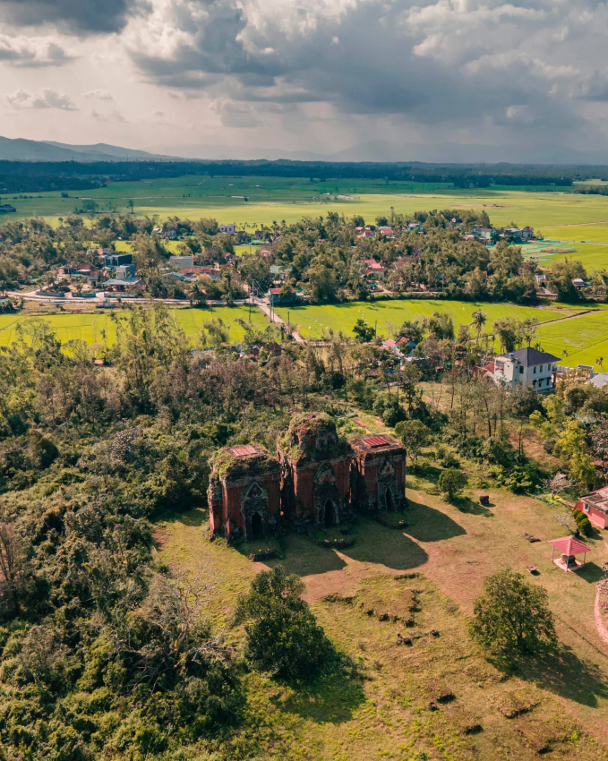 Khám phá tháp Chiên Đàn bí ẩn ở Quảng Nam